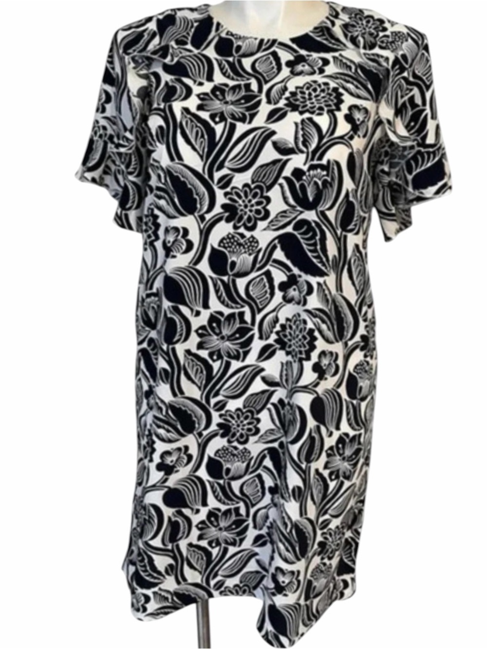 Ann Taylor Black and White Floral Shift Dress Size Medium